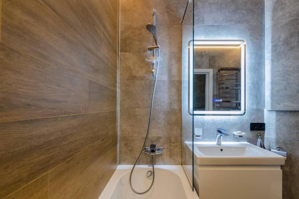 Vip - Smart Apartamento Kiev Exterior foto